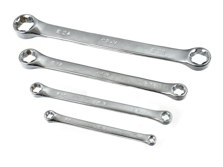 Cztery klucze oczkowe torx w rozmiarach E6-E24