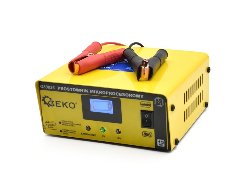 Prostownik Geko z wyświetlaczem LCD i przewodami