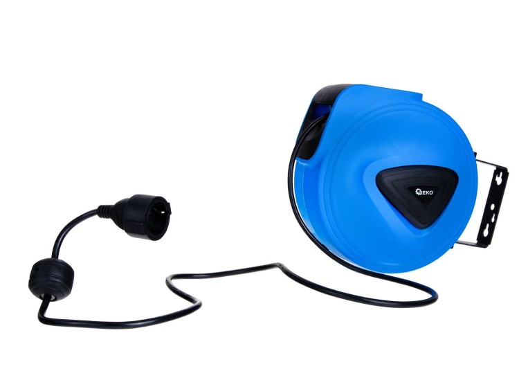 Przedłużacz elektryczny Geko ze zwijakiem automatycznym, niebieska obudowa, czarny kabel i uchwyt montażowy