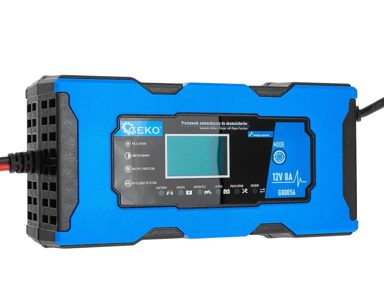 Niebieski prostownik automatyczny Geko 12V 8A z wyświetlaczem LCD i przyciskiem MODE