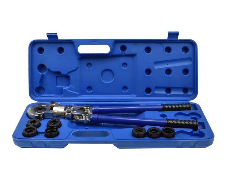 Hydrauliczna zaciskarka do rur PEX-AL-PEX w niebieskiej walizce z wymiennymi matrycami