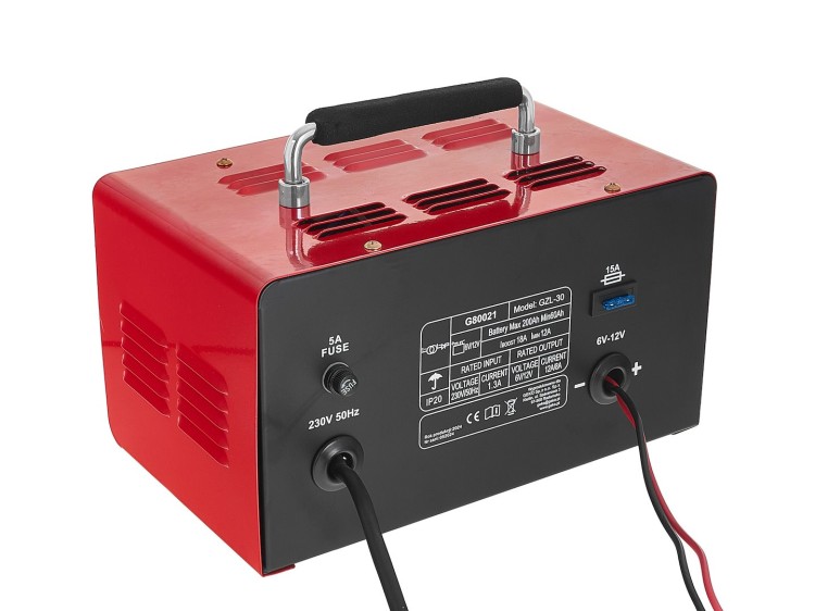 Prostownik z rozruchem 100A 6/12V GEKO z uchwytem i przewodami do ładowania akumulatorów