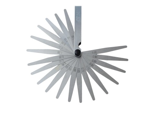 Szczelinomierz 20 listków pomiarowych 0,05-1 mm rozłożony w wachlarz z naniesionymi wartościami