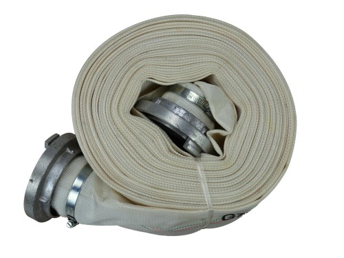 Zwinięty biały wąż strażacki parciany 3 cale 20 m z metalowymi szybkozłączkami