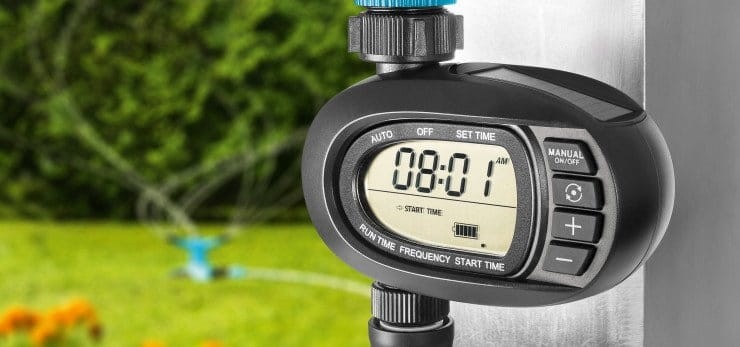 Solarny sterownik nawadniania CELLFAST z czytelnym wyświetlaczem i przyciskami do programowania