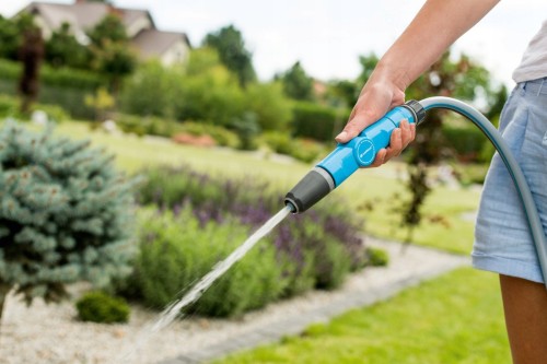 Ergonomiczny zraszacz prosty VARIANT z szybkozłączem, lejek z regulacją strumienia wody