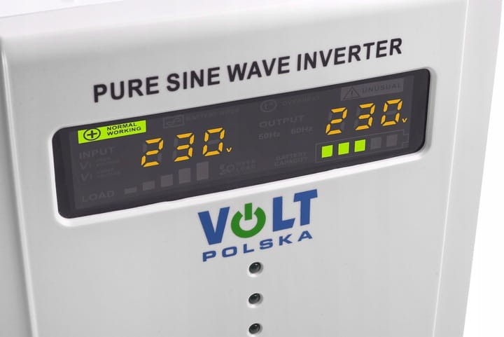 Front zasilacza Volt Polska z napisem Pure Sine Wave Inverter i podświetlanym wyświetlaczem