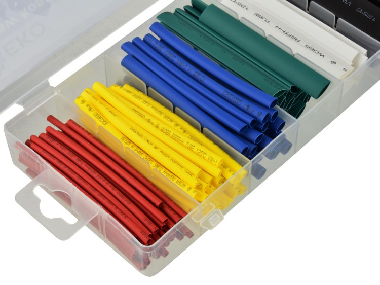 Kolorowe rurki termokurczliwe w przegródkach plastikowego pudełka