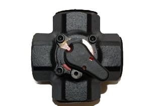 Czarny czterodrogowy zawór mieszający DN 32 Honeywell V5442A1055 z dźwignią i oznaczeniami