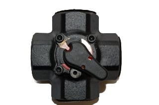 Czarny zawór mieszający Honeywell 4 drogowy DN 25 z dźwignią i widocznymi gwintami